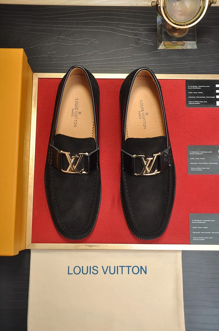 Men's men's shoes 💰560💶 [LV] (original single cowhide lining) 🍀LV's latest genuine leather business suit shoes are launched simultaneously on the official website. The first-layer cowhide imported from Italy is made of heavy gold, 💥1:1 rubber outsole from the official website. Versatile to wear, high-end without losing class, and the color combination is extraordinary. This four-season style is alluring when worn on your feet, showing off your big-name flair. Standard code 38-45 (45 customized)